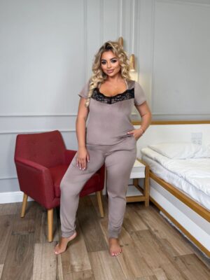 Жіночий домашній костюм