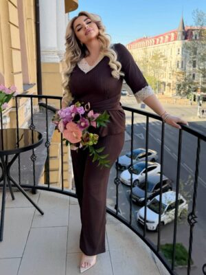 Витончений костюм з брюками