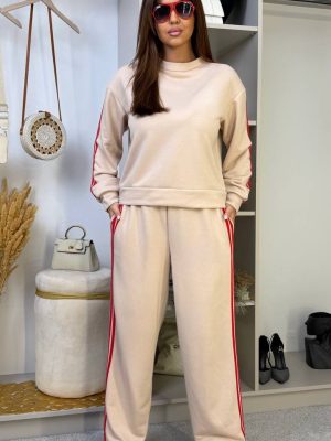 Костюм прогулянковий